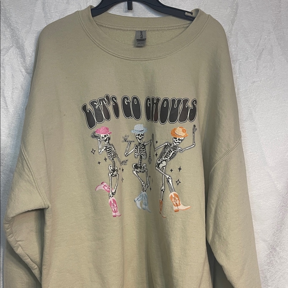 Gildan Tan Sweatshirt with Skeleton Print